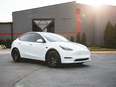2023 Tesla Model Y lease in Decorah,IA - Swapalease.com